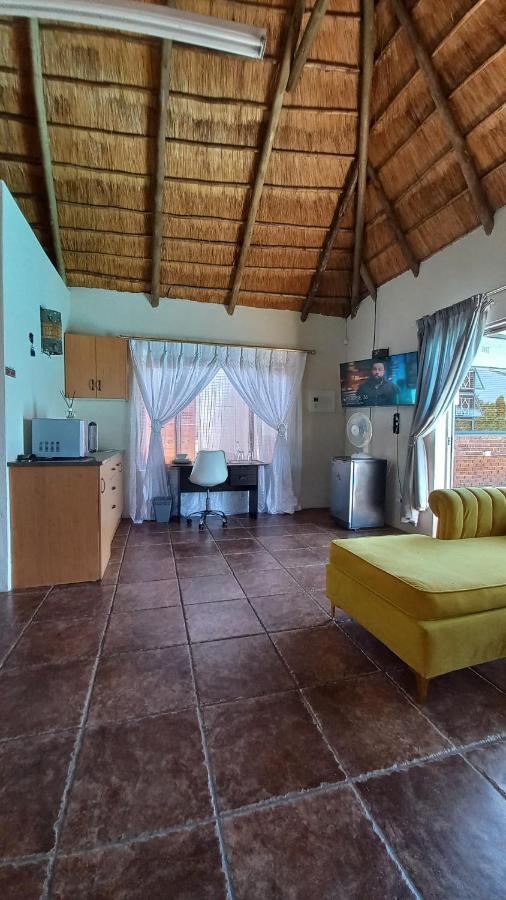 28 at Van Den Bos Guesthouse Edenvale Buitenkant foto