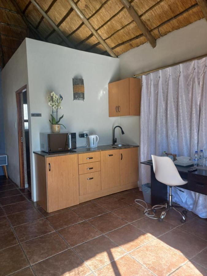 28 at Van Den Bos Guesthouse Edenvale Buitenkant foto